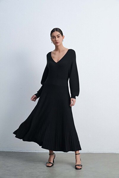 Livia Women's Solid Ribbed Midi Dress with Flared Sleeves