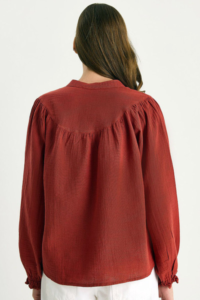 MissThetis Hakim Yaka Uzun Kol Ucu Lastikli Robası Dikişli Düğmeli Müslin Kumaş Rahat Mevsimlik Şık Cool Gömlek