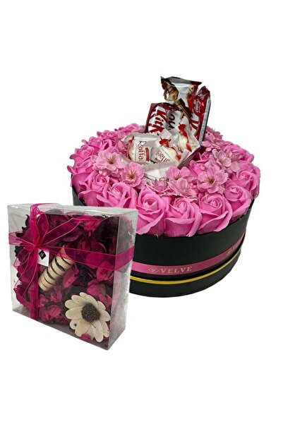 velve Aranjament floral in cutie rotunda,27 trandafiri din sapun, Flori uscat...