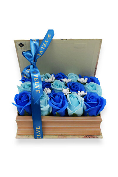 velve Aranjament floral cu 15 trandafiri din sapun, in cutie tip carte, cu flori albastru alb