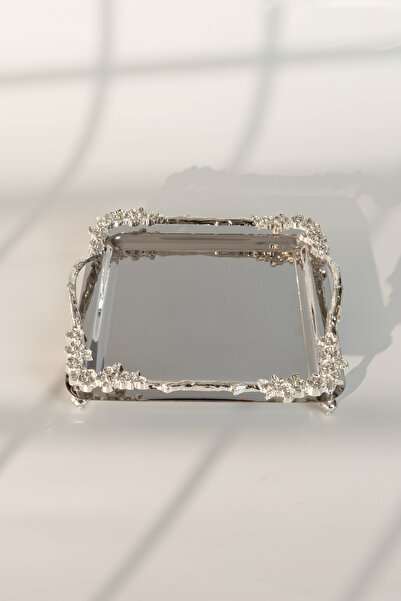 Yaren Style Lüks Gümüş Gül Detaylı Kare Sunum Tepsisi 21x21 cm – Ayaklı