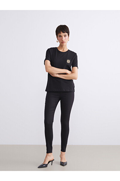 LC Waikiki Γυναικείο μπλουζάκι Vision New Season με λεπτομέρεια μεταλλικού στολισμού με λαιμόκοψη