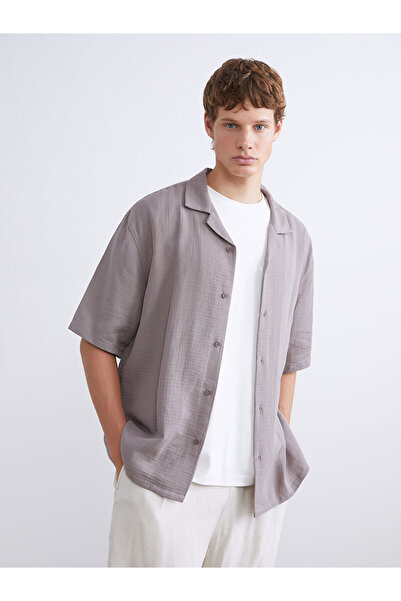 LC Waikiki قميص رجالي من الموسلين بأكمام قصيرة وياقة من Lila Rahat Kalıp Resort