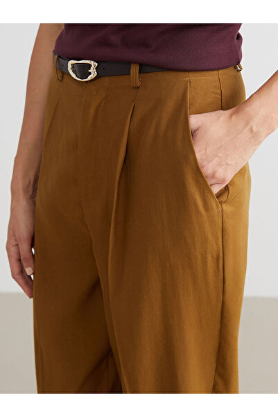 LC Waikiki Yeşil Beli Kemerli Havuç Kesim Kadın Pileli Pantolon