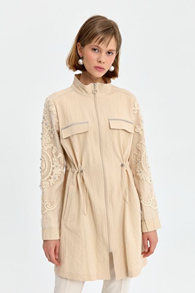 Nihan Rahat Kalıp Parlak Taş Dantel Detaylı Ceket Bej