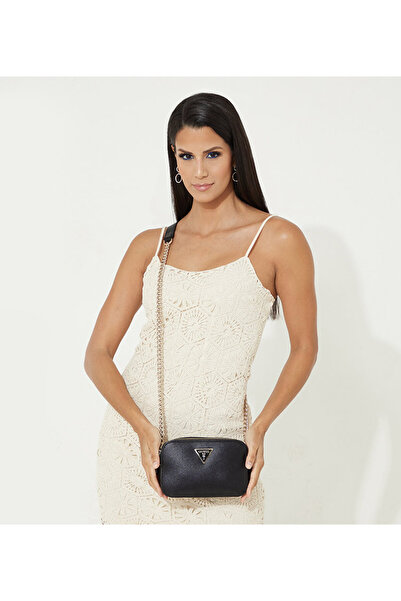 Guess حقيبة كاميرا نويل بحزام كتف وإغلاق بسحاب