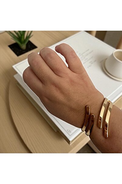 ALS Tasarım Dünyası Women's Gold Color Double-Looking Stylish Bracelet That C...
