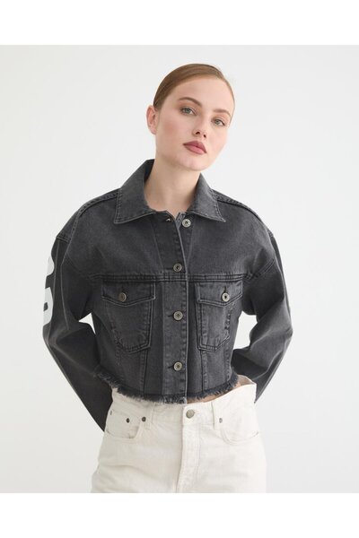 LEVURE جاكيت نسائي قصير من الدنيم باللون الأسود