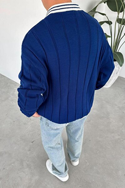 HAFKAGİYİM Синій светр з вишивкою та великим коміром-поло