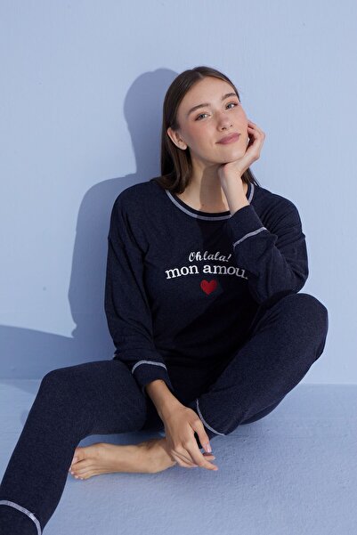 PİJAMOOD ŽENSKI SET PADDY SA OKRUGLIM IZREZOM I DETALJIMA NAPISANJA