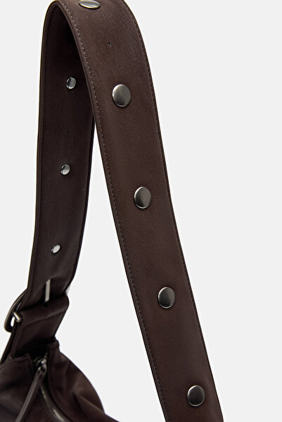 Pull & Bear Tokalı omuz çantası