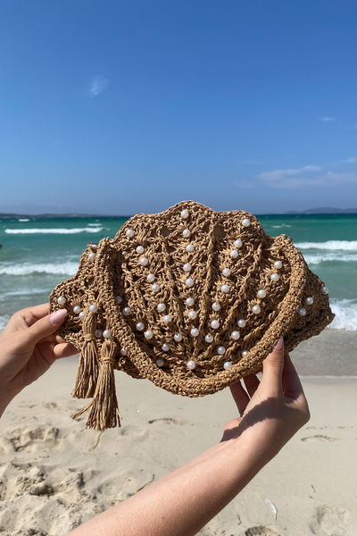 Mila Pearl Straw Mussel Bag