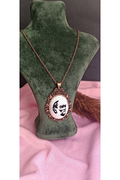 NAS fashion Kanaviçe Etamin ATATÜRK İşlemeli Uzun Zincir Kolye Öğretmenler Günü Hediyesi