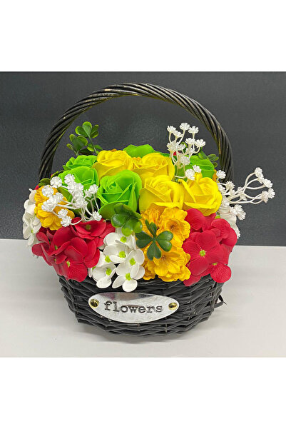 velve Aranjament floral cu trandafiri si ohortensie de sapun in cosulet impletit, Verde-galben