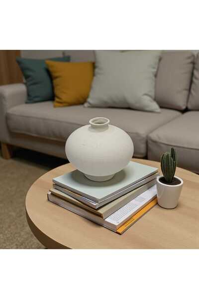 Casco Ceramic vase with an elegant circular design