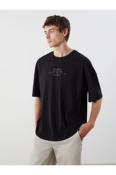 LC Waikiki تيشيرت رجالي من القطن الممشط مطبوع برقبة دائرية للموسم الجديد - S5...