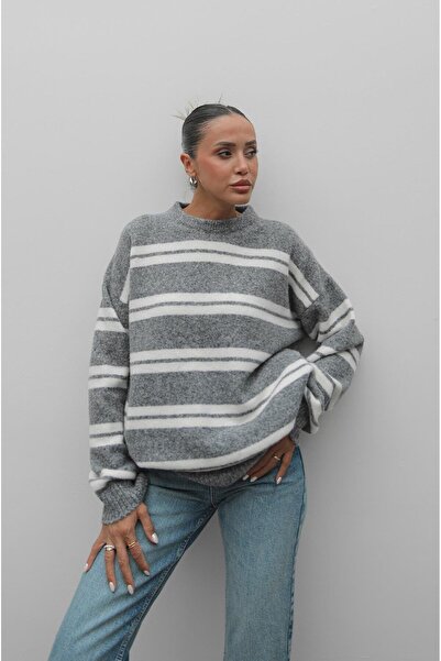 Havoş Gri Çizgili Yumuşak Dokulu Kazak