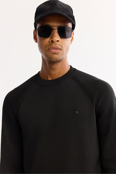 Avva Men's Black Crew Neck Sweater with Wicking Knit Detail on the Sleeves A52Y5083