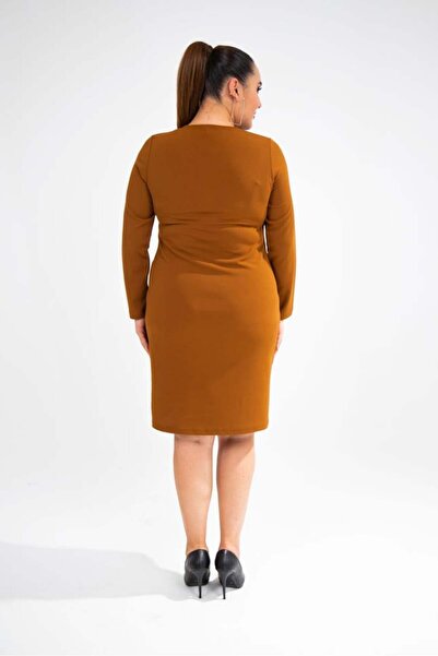 Roxxlen 121633 ΦΟΡΕΜΑ Γυναικείο φόρεμα μεγάλου μεγέθους με λεπτομέρεια στο γιακά καφέ