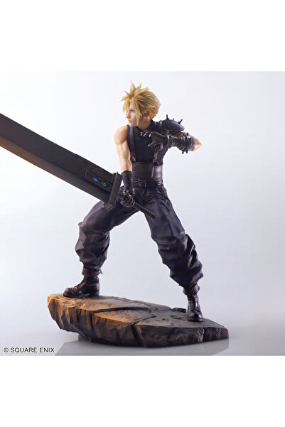 Square Enix Final Fantasy VII Rebirth STATIC ARTS Cloud Strife attack pose