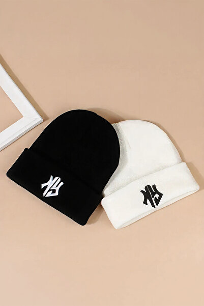 KISCHE Acrylic Ny New York Black and White Set of 2 Beret