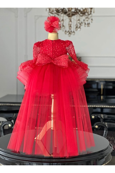 Tuğçe Şahin payet boncuklu kız çocuk kuyruklu abiye