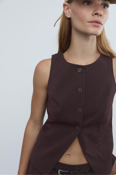 Stradivarius Regular fit striped buttoned waistcoat