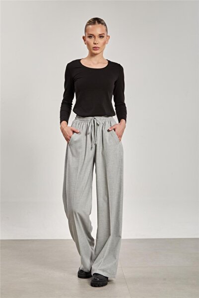 BARRELS AND OIL سروال باليزو واسع الساق للنساء - رمادي المدرسة