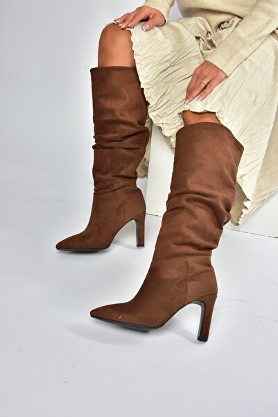 Fox Shoes L404868002 Γυναικείες μπότες με λεπτό τακούνι καφέ σουέντ