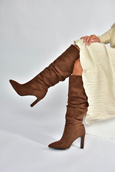 Fox Shoes L404868002 Γυναικείες μπότες με λεπτό τακούνι καφέ σουέντ