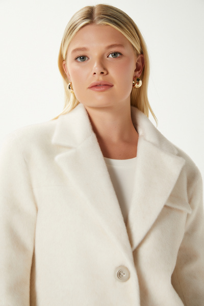 Ritnice Women's Tylor Cream Faux Fur Coat