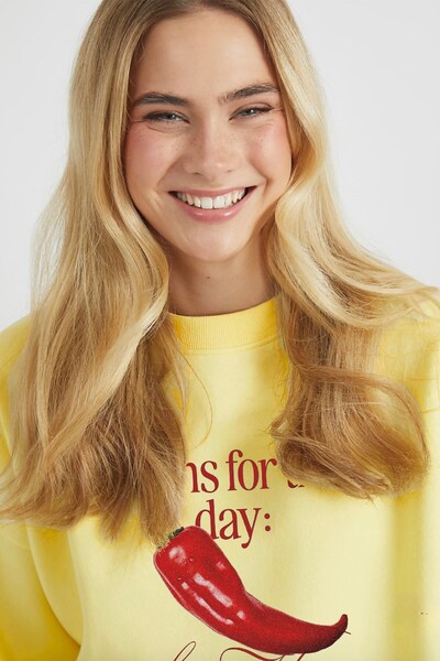 The Champ Clothing Γυναικείο φούτερ Oversize Be Hot με στάμπα κίτρινο – Λαιμόκοψη, 3 κλωστές από φλις με ανάλαφρη επένδυση