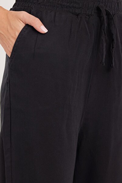 Tudors Kadın Regular Fit Klasik Kesim Pamuklu Geniş Paça Siyah Pantolon