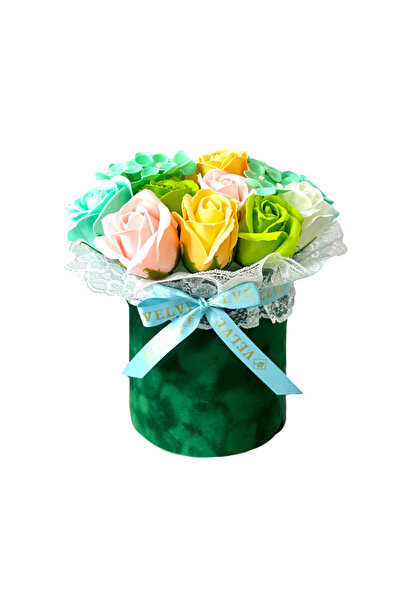 velve Aranjament floral Lady cu trandafiri si hortensii de sapun in cutie de ...