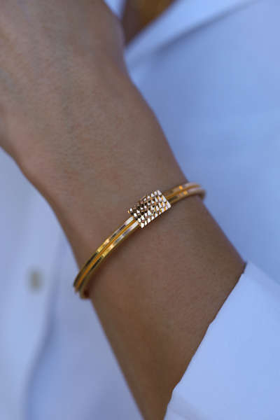 Yenigün Kuyumculuk 22 Ayar Altın Çift Sıra Kalemli Kilit Detaylı Kelepçe