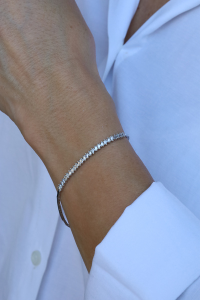 Yenigün Kuyumculuk 14 Ayar Beyaz Altın Baget Taşlı Su Yolu Bileklik