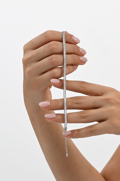 Söğütlü Silver Gümüş rodyumlu baget kesim zirkon sıra taşlı su yolu modeli gü...