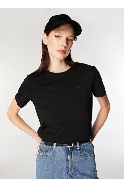 Mustang Bisiklet Yaka Nakışlı Siyah Kadın T-Shirt M4WL-TST-1903