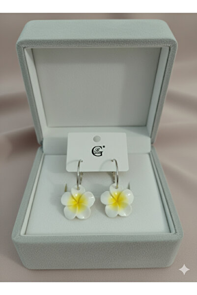 Buket hanemm Yazın Canlılığını Kulağında Taşı: Tropik Esintili Plumeria Çiçeği Küpeleri