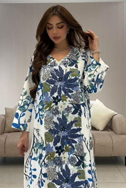 Vitrina جلابية بلوسوم الهادئة – أبيض بطبعة زهور زرقاء