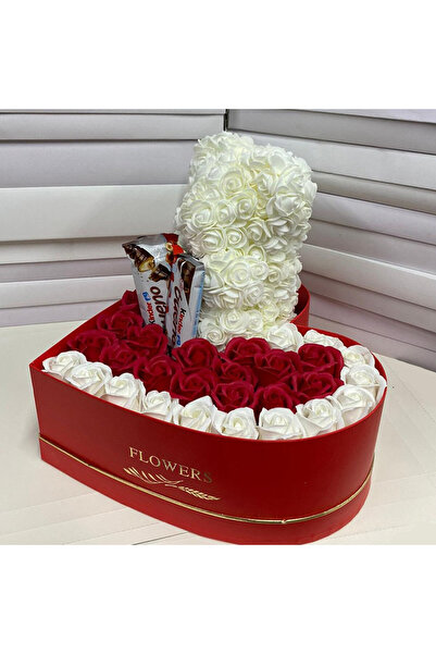 velve Cadou femei cutie inima rosie cu trandafiri de sapun, ursulet din trandafiri si Kinder Bueno, Rosu