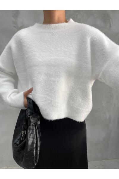 REFİŞ BUTİK VE AKSESUAR White Plush Soft Texture Sweater