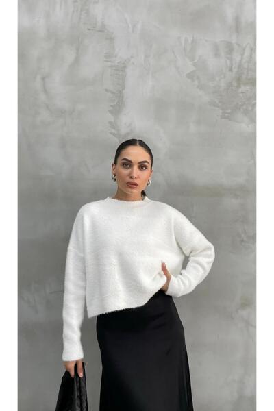 REFİŞ BUTİK VE AKSESUAR White Plush Soft Texture Sweater