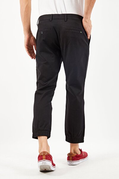 Lacoste Men Regular Fit Plain Chino Pants, Black