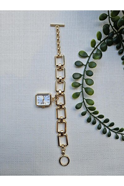 Betüştakıevi Charm detail watch - gold