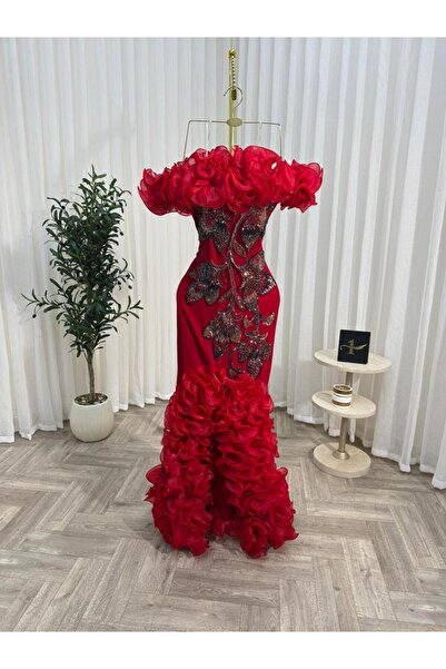 NALA FASHION Luxurious red dress with a royal design