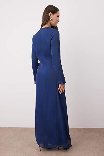 Trendyol Modest Sötétkék bélelt estélyi ruha gombdíszítéssel a nyakon TCTAW26EB00033