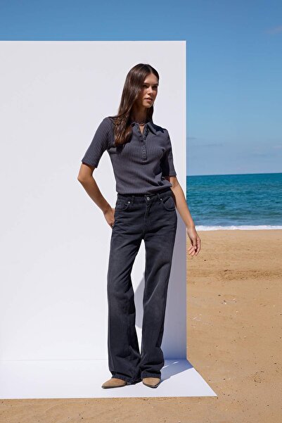 Trendyol Collection Ανθρακί, πιο βιώσιμη, ελαστική πλεκτή μπλούζα με κουμπιά, που εφαρμόζεται στο σώμα TWOAW26BZ00228