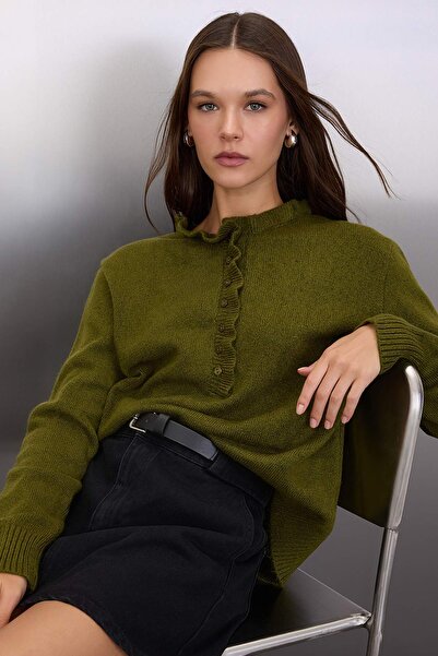 Trendyol Collection Khaki výstřih s detailním úpletem z měkkého texturovaného úpletu TWOAW26KZ00221