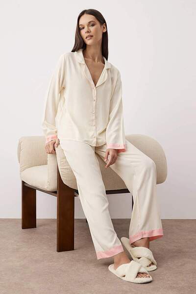 ترينديول كوليكشن طقم بيجامة منسوجة من الفيسكوز من إكرو بييي THMAW26PT00088